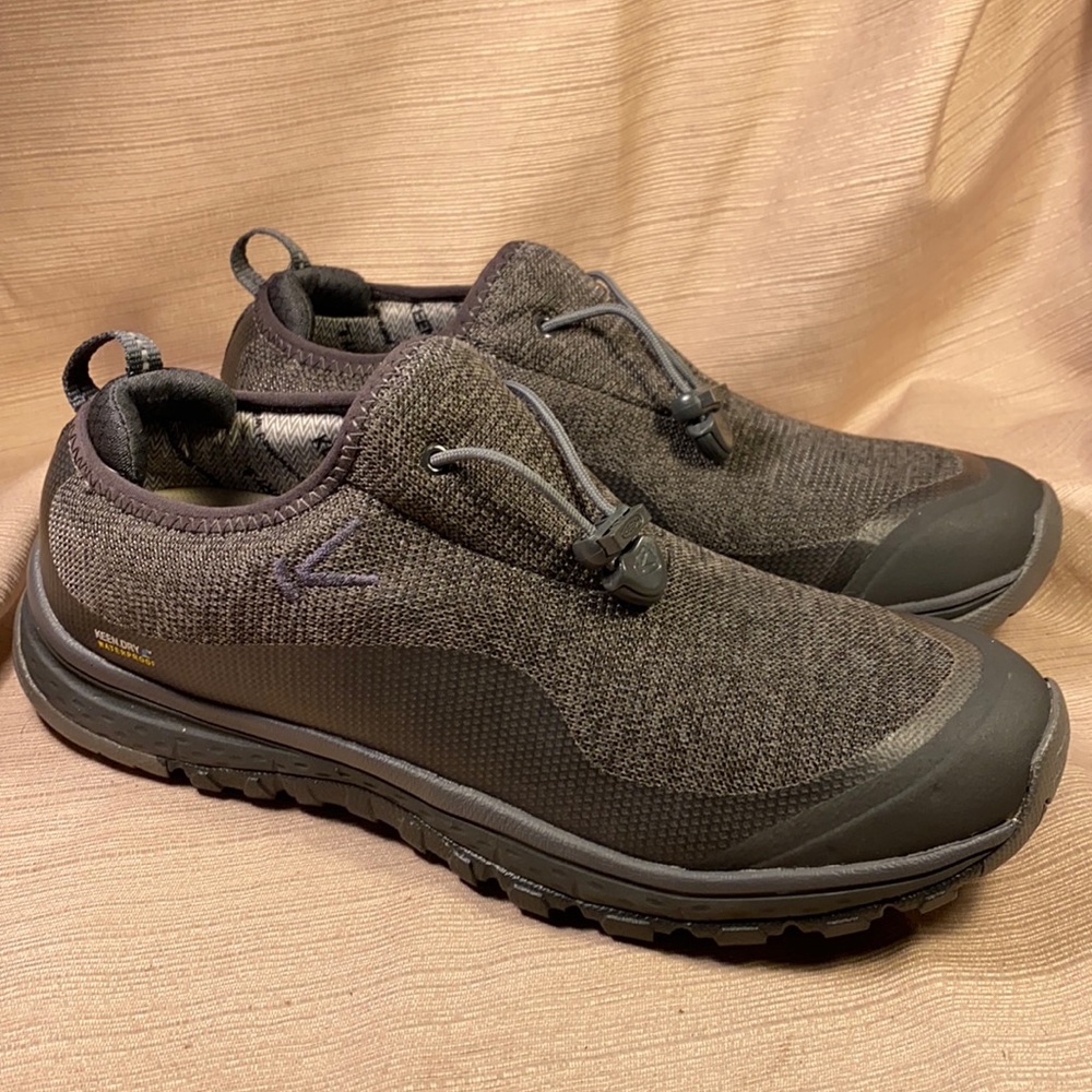 Keen NWOT waterproof all around shoes adjustable